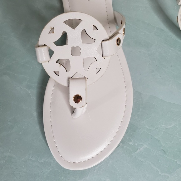 NEW Pierre Dumas White Open Toe Thong Sandals - Picture 5 of 5